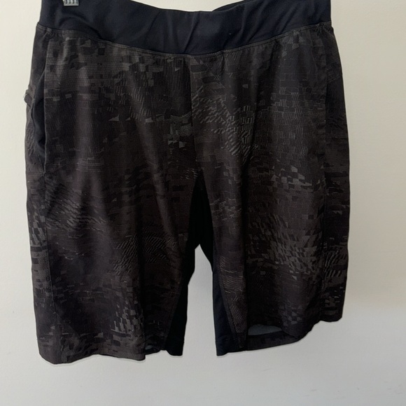48. Lululemon T.H.E. Short Linerless 11"
The Elements Cyberspace Black MED - Picture 4 of 9